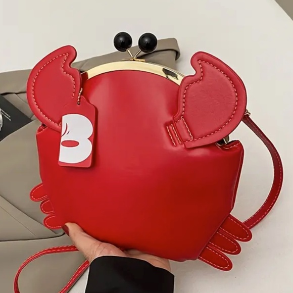 CRAB SHAPE BAG - RED FUN NOVELTY PURSE - ADJUSTABLE STRAP IN CRAB FOR CROSSBODY - Picture 7 of 9